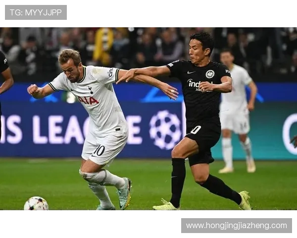 埃兰加谈莱万:每次对阵都全力以赴 埃兰加谈莱万:每次对阵都全力以赴